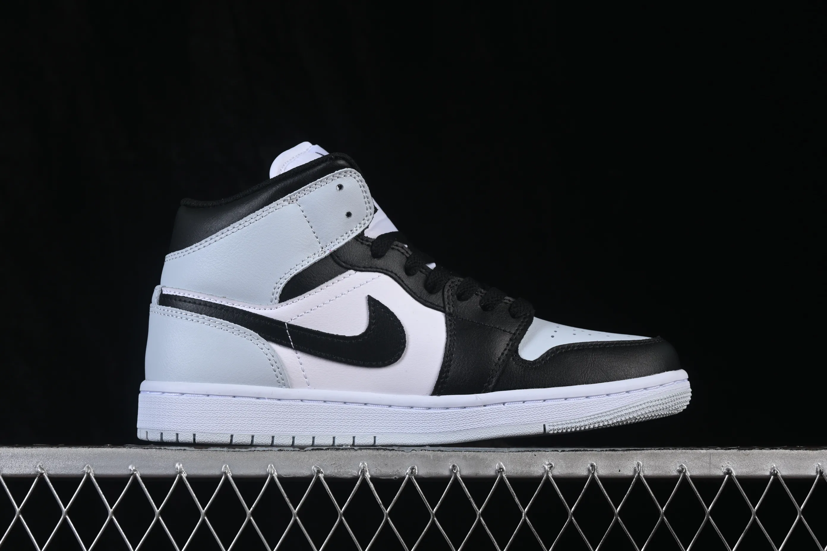 All categories Air Jordan Jordan series basketball shoes Air Jordan 1 Mid G version pure original Air Jordan 1 Mid AJ1 Joe 1 black and white gray mid-top cultural casual sneakers DQ8426-002
